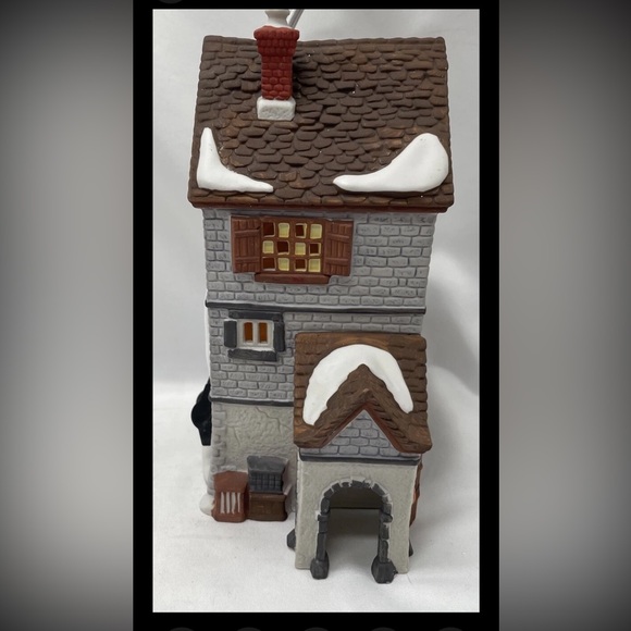 Department 56 Poulterer 1988 Dickens Village Series 5926-9 Retired - Picture 4 of 4